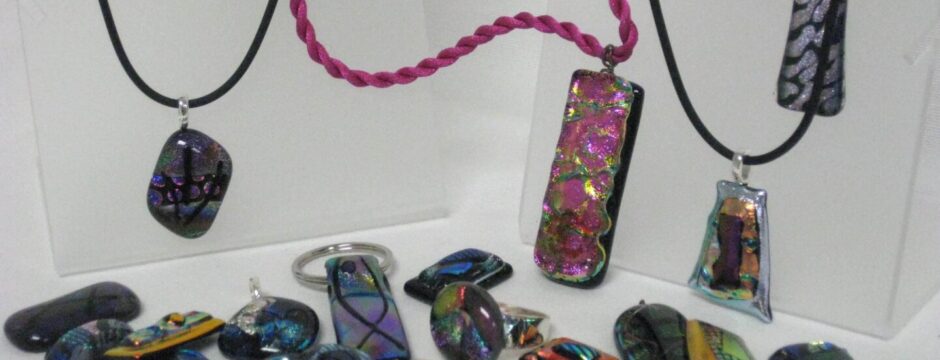 Workshop sample, G206 | Fusing fun: “Dichromania”